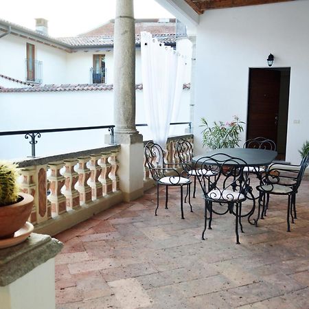Villa Maghetti - Modernized Flat In Historic Palazzo In The Center Of Luino Exteriér fotografie