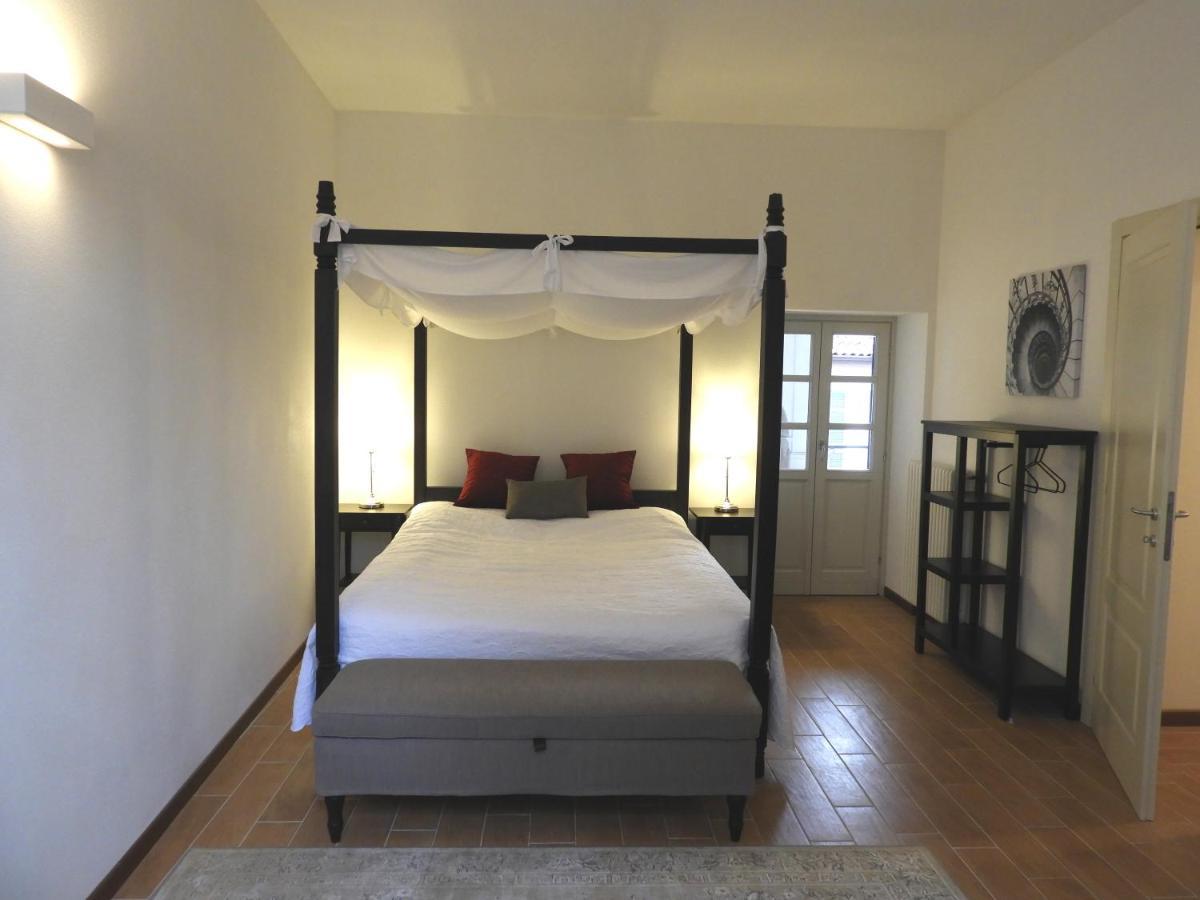 Villa Maghetti - Modernized Flat In Historic Palazzo In The Center Of Luino Exteriér fotografie