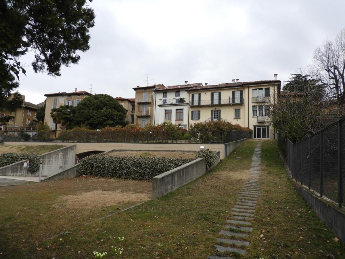 Villa Maghetti - Modernized Flat In Historic Palazzo In The Center Of Luino Exteriér fotografie