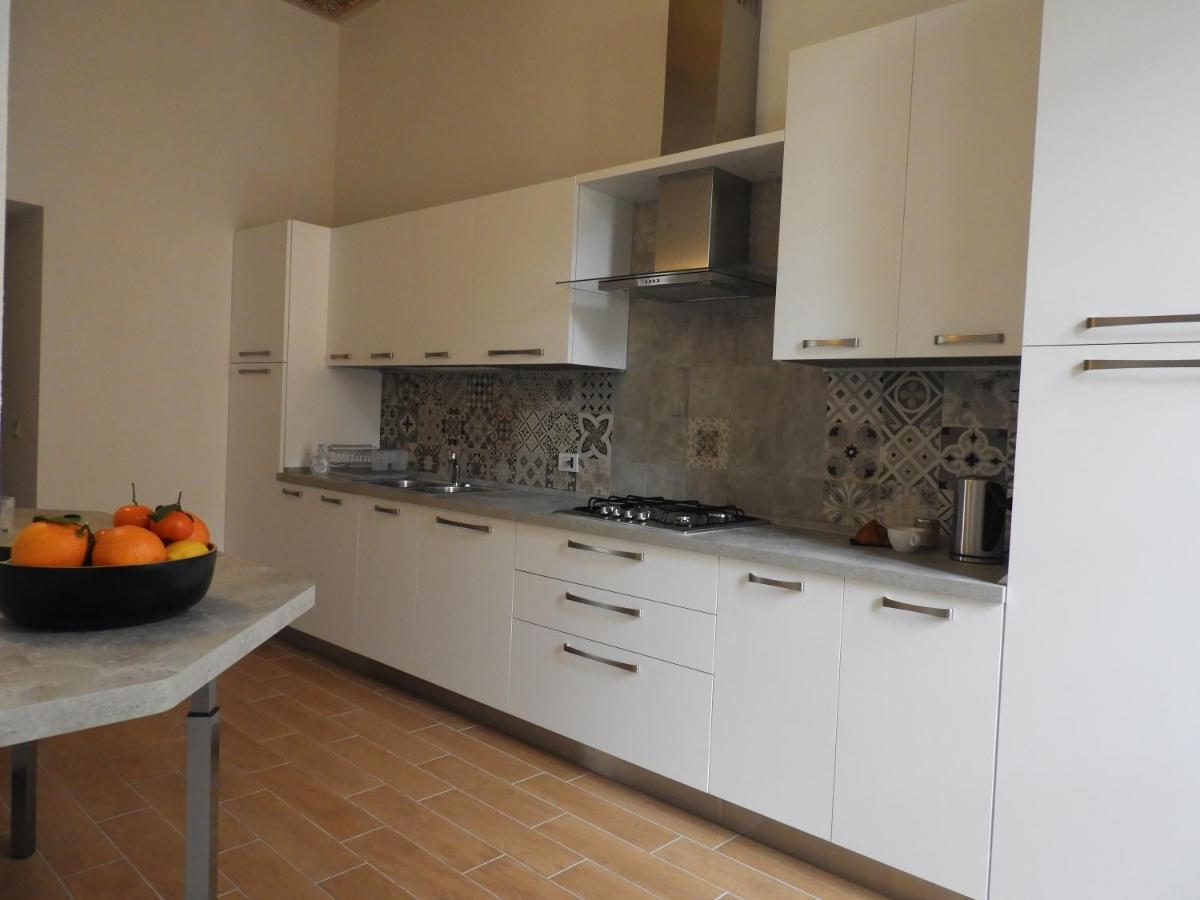 Villa Maghetti - Modernized Flat In Historic Palazzo In The Center Of Luino Exteriér fotografie