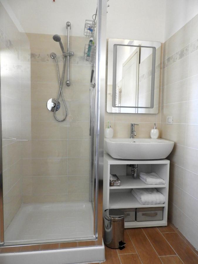 Villa Maghetti - Modernized Flat In Historic Palazzo In The Center Of Luino Exteriér fotografie