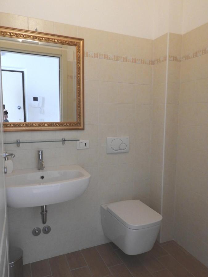 Villa Maghetti - Modernized Flat In Historic Palazzo In The Center Of Luino Exteriér fotografie