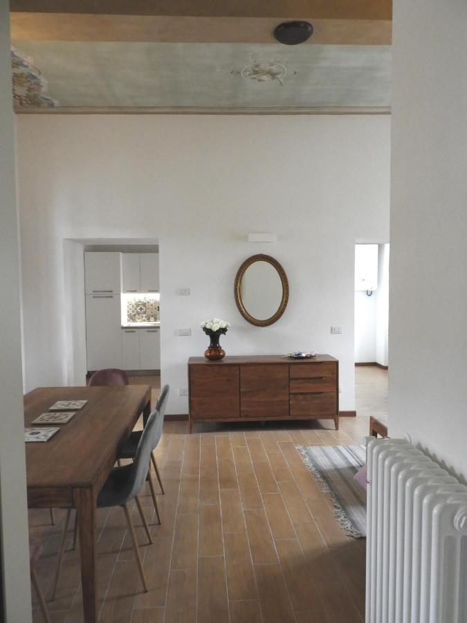 Villa Maghetti - Modernized Flat In Historic Palazzo In The Center Of Luino Exteriér fotografie