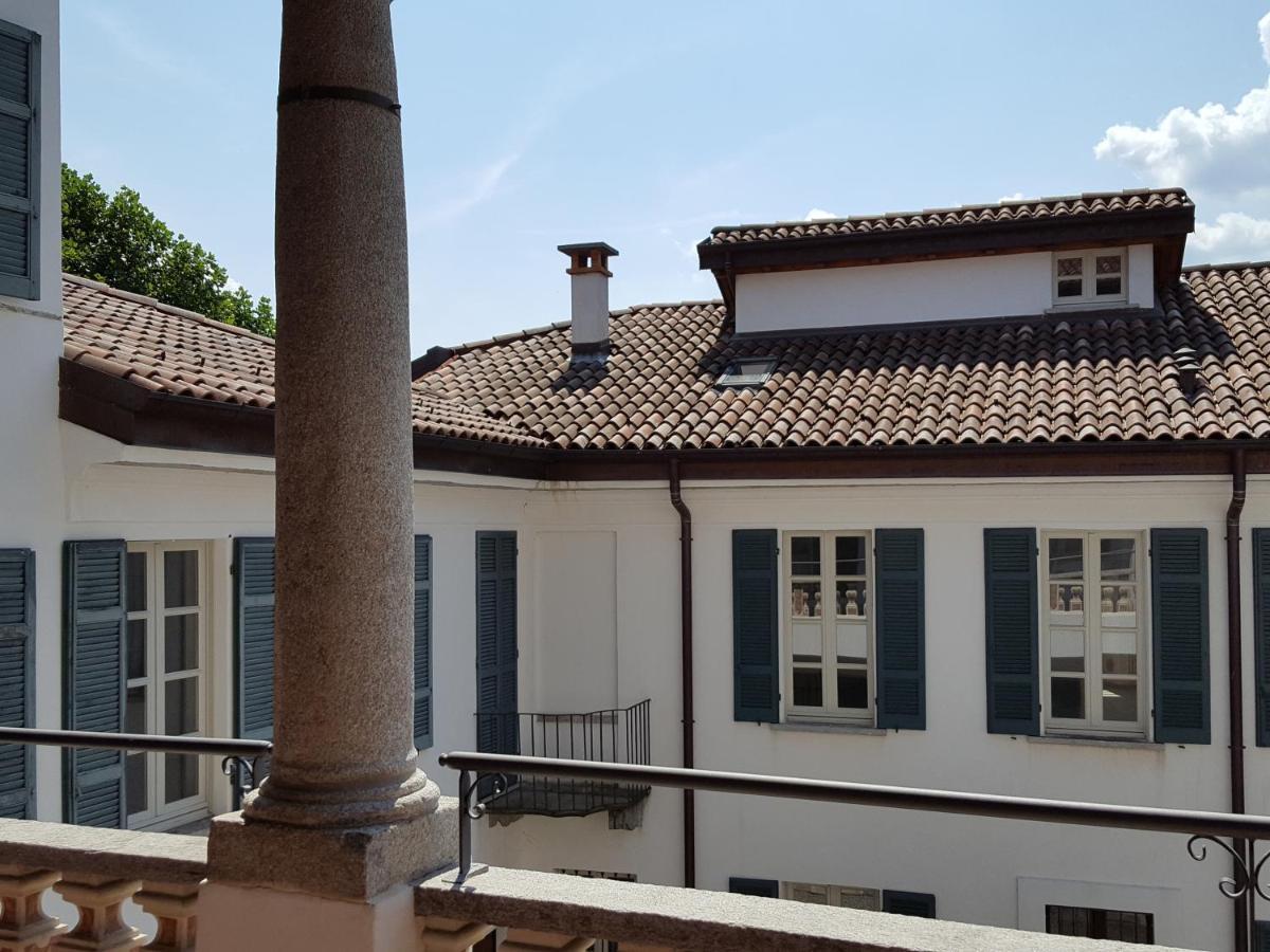 Villa Maghetti - Modernized Flat In Historic Palazzo In The Center Of Luino Exteriér fotografie