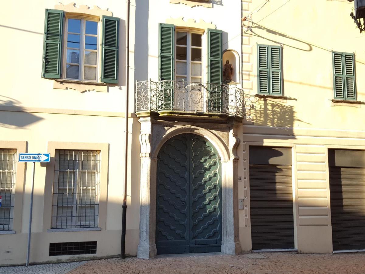 Villa Maghetti - Modernized Flat In Historic Palazzo In The Center Of Luino Exteriér fotografie