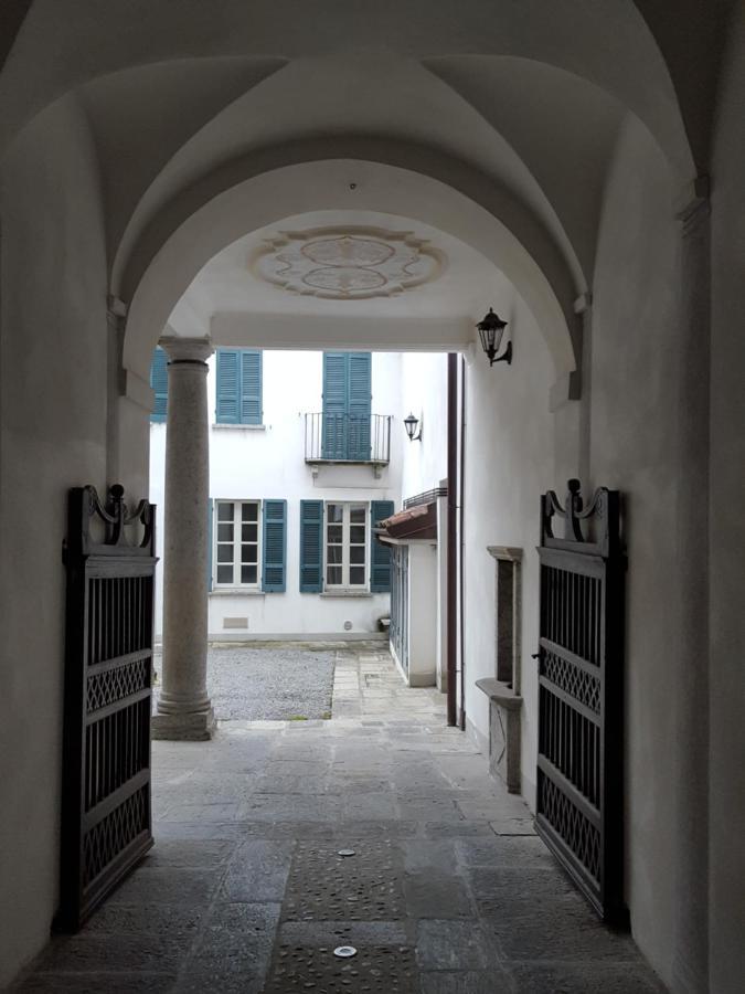 Villa Maghetti - Modernized Flat In Historic Palazzo In The Center Of Luino Exteriér fotografie