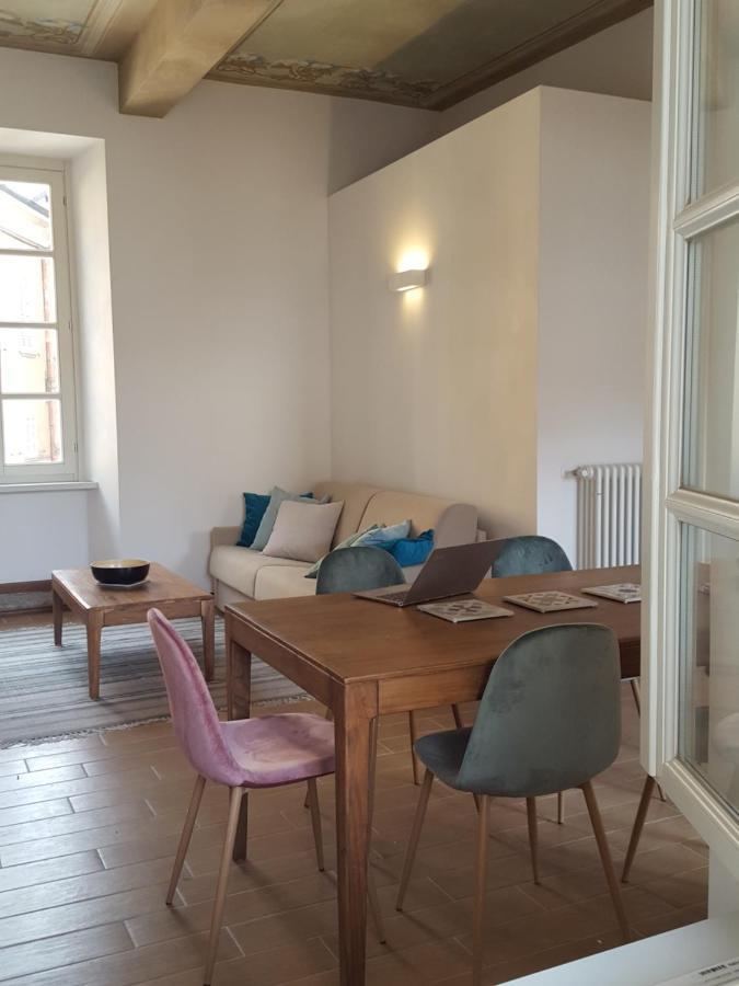 Villa Maghetti - Modernized Flat In Historic Palazzo In The Center Of Luino Exteriér fotografie