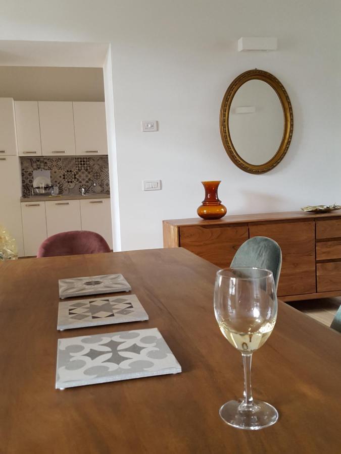 Villa Maghetti - Modernized Flat In Historic Palazzo In The Center Of Luino Exteriér fotografie