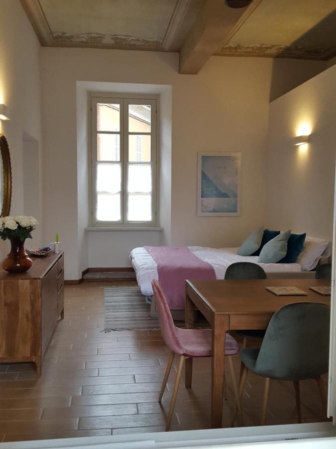 Villa Maghetti - Modernized Flat In Historic Palazzo In The Center Of Luino Exteriér fotografie