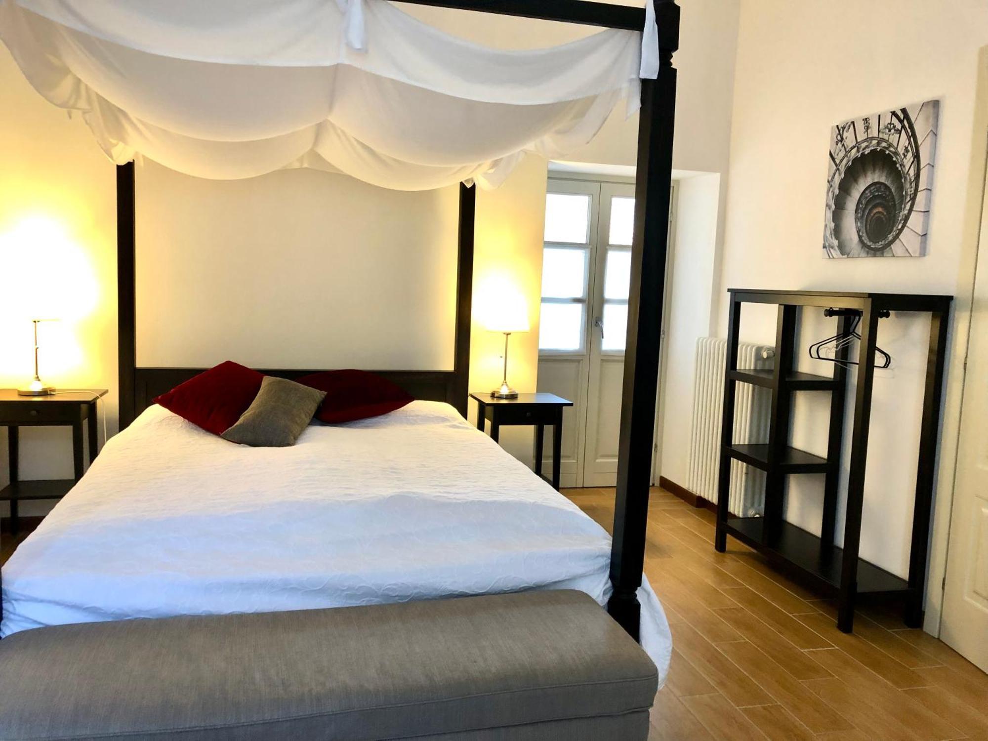 Villa Maghetti - Modernized Flat In Historic Palazzo In The Center Of Luino Exteriér fotografie