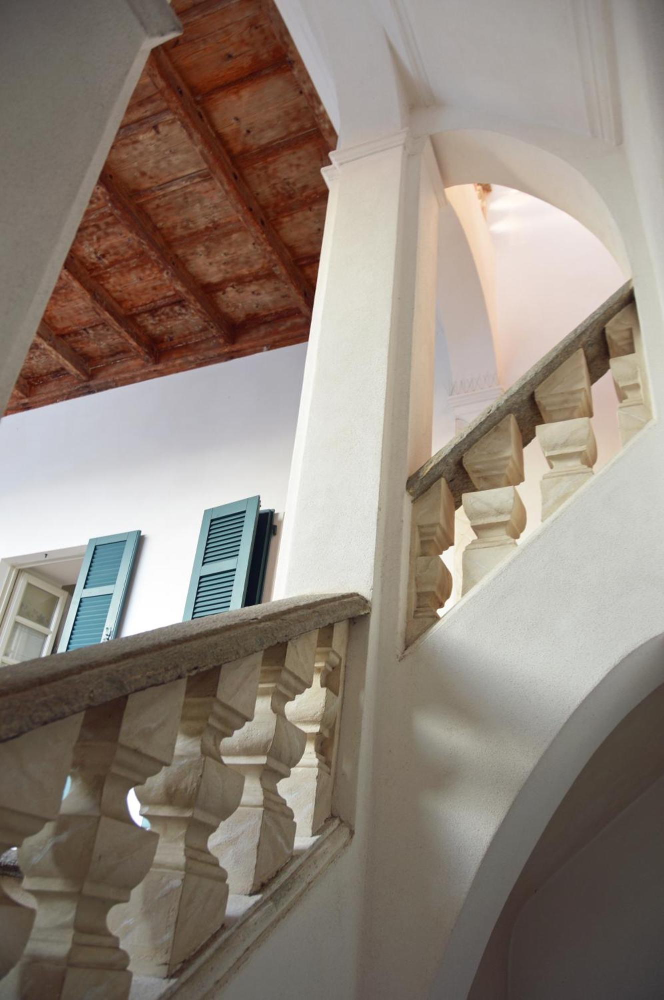 Villa Maghetti - Modernized Flat In Historic Palazzo In The Center Of Luino Exteriér fotografie